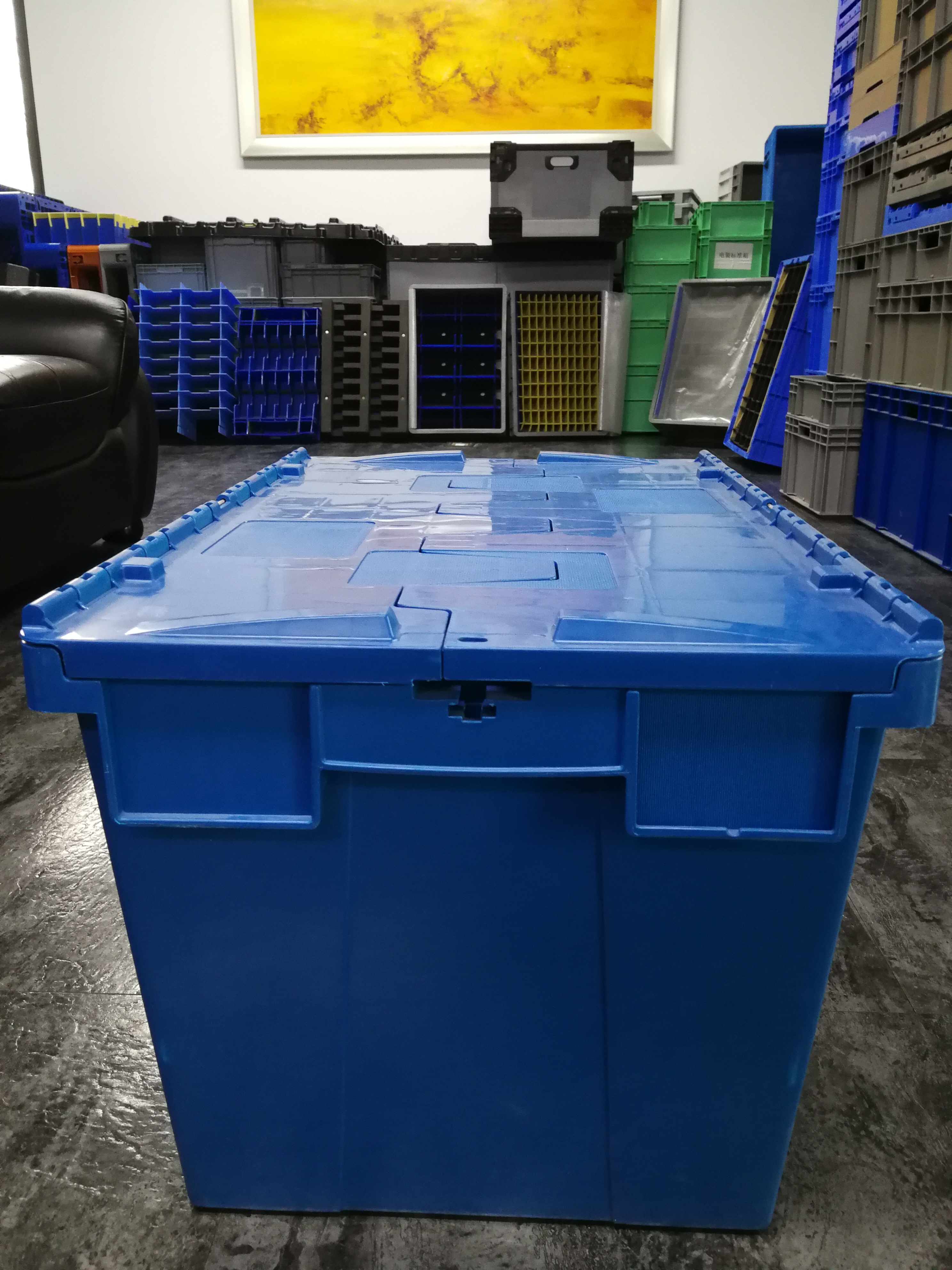 Latest company blogs about How Do Metal-Pin Hinges and Security Seal Holes Affect Attached Lid Container Performance?